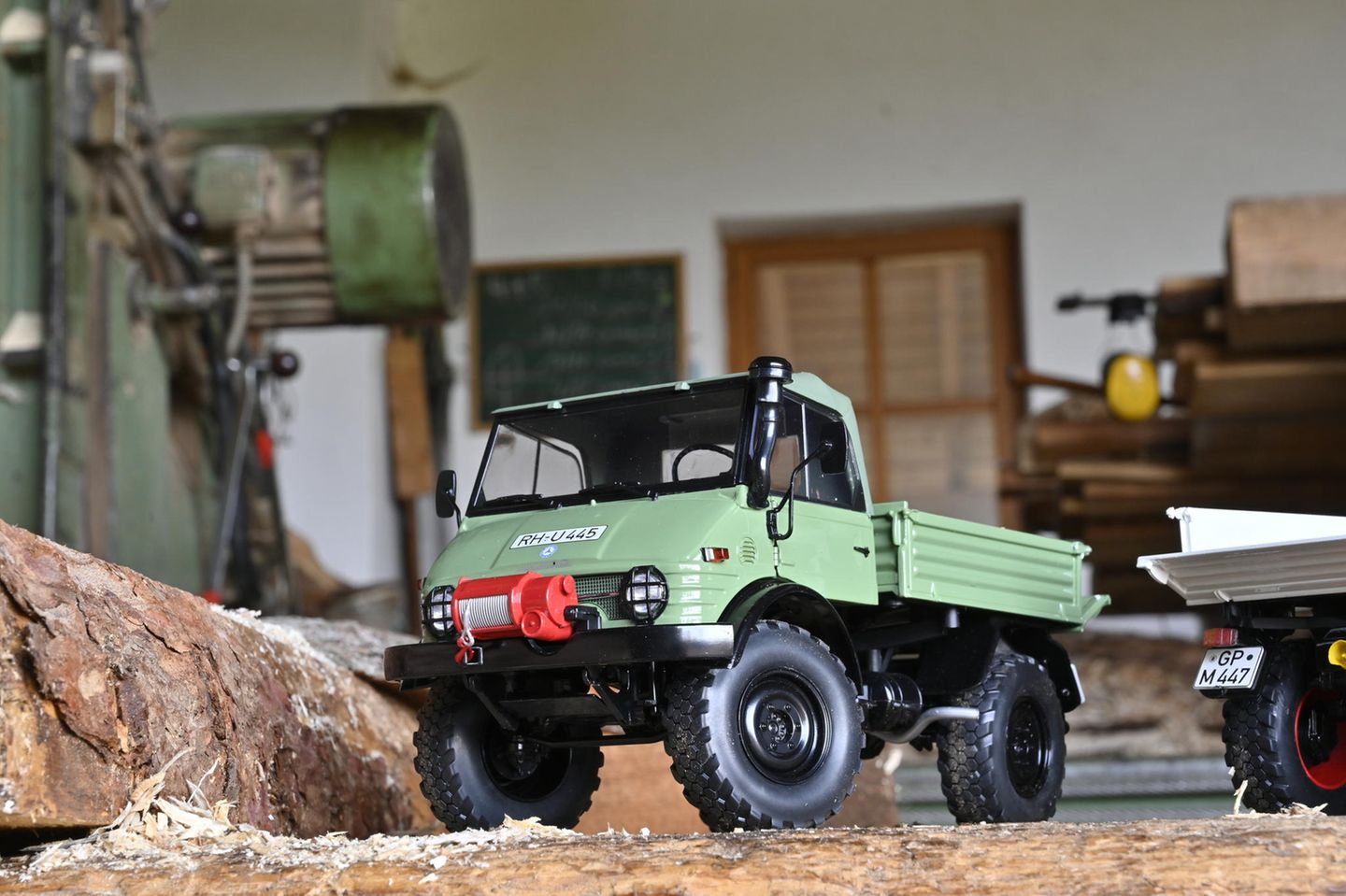 Sieger Kategorie L - Sammeln: 1:18 Nutzfahrzeuge  Unimog 406 Cabriolet   Schuco, Preis: 99,95 Euro