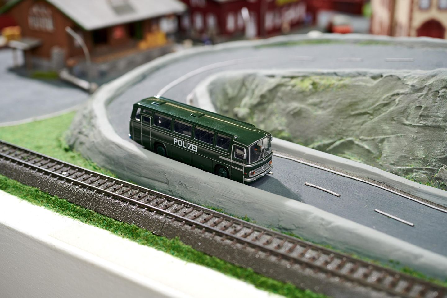 Sieger Kategorie R - RC: Elektro Economy  Mercedes-Benz O 302  Carson Modelsport in 1:87,  Preis: 140 Euro