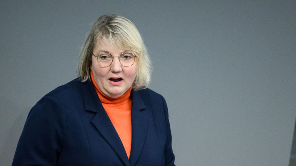 Katja Mast, Parlamentarische Geschäftsführerin der SPD-Bundestagsfraktion, spricht im Bundestag zum Bürgergeld