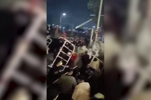 Video: Proteste bei chinesischem Apple-Zulieferer drücken iPhone-Produktion