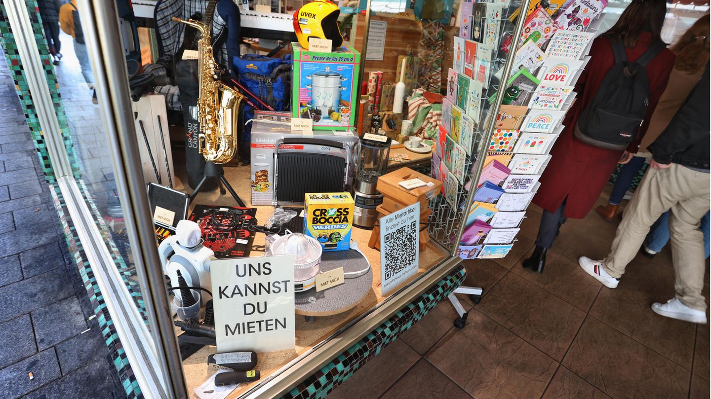 Blick in das Schaufenster des Zukunftshaus in Würzburg