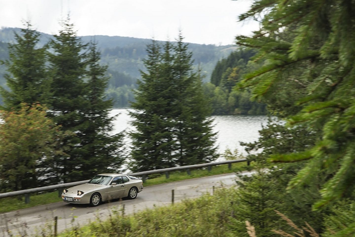 Porsche 944