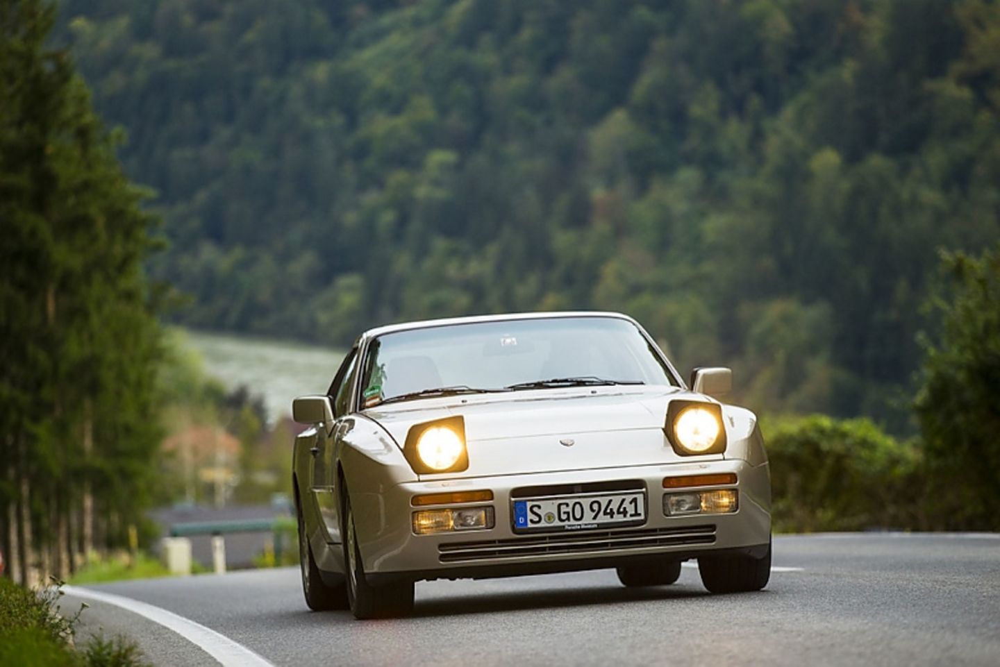 Porsche 944