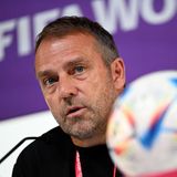 Hansi Flick bei einer WM-Pressekonferenz