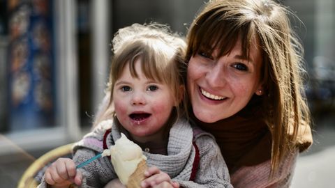 Lara Mars und ihre Tochter mit Down-Syndrom