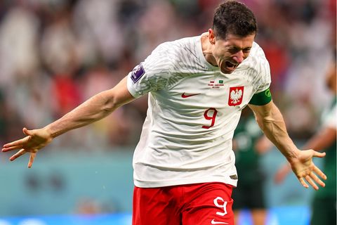 Robert Lewandowski fließen die Tränen, nachdem er sein erstes WM-Tor überhaupt erzielt hat