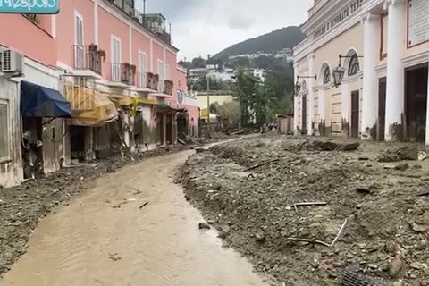 Video: Aufräumen nach Erdrutsch auf Ischia