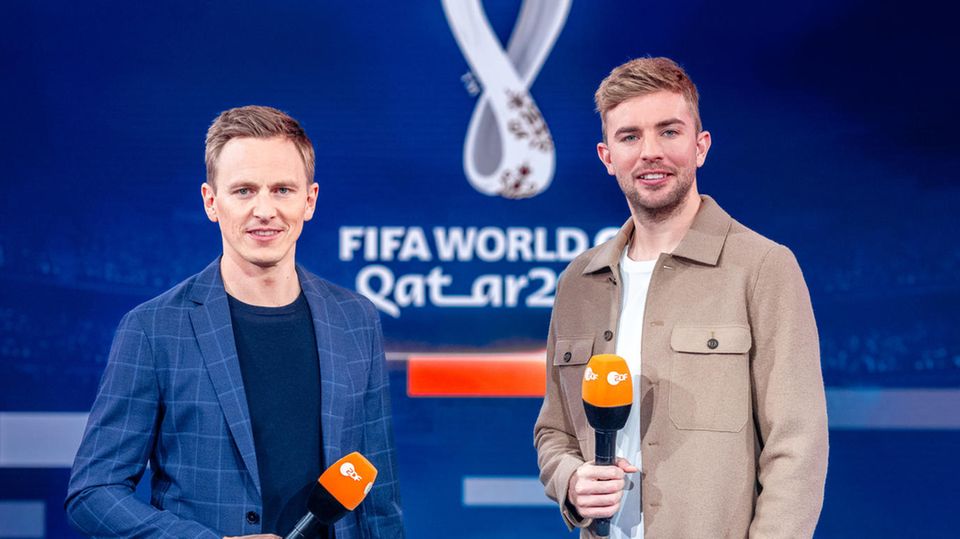 Im Zweiten ist man jetzt erst so richtig im Turnier angekommen: ZDF-Moderator Jochen Breyer (l.) und Fußball-Experte Jörg Kramer
