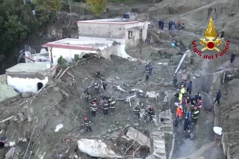 Video: Opferzahl nach Erdrutsch auf Ischia steigt