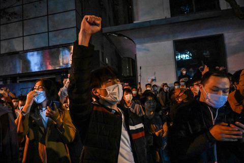 Mann bei den Protesten gegen die chinesische Corona-Politik