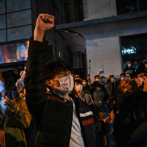 Mann bei den Protesten gegen die chinesische Corona-Politik
