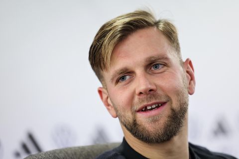 Die Karriere von Niclas Füllkrug zündete spät: Erst im Alter von 29 Jahren wurde er Nationalspieler. Im Sommer wechselte er dann von Werder Bremen zum Champions-League-Club BVB, wo er mittlerweile im Sturm gesetzt ist. Nicht ganz so überraschend ist dagegen die Genese seines Spitznamens: Ein Blick auf sein Porträt dürfte alle Fragen beantworten. 