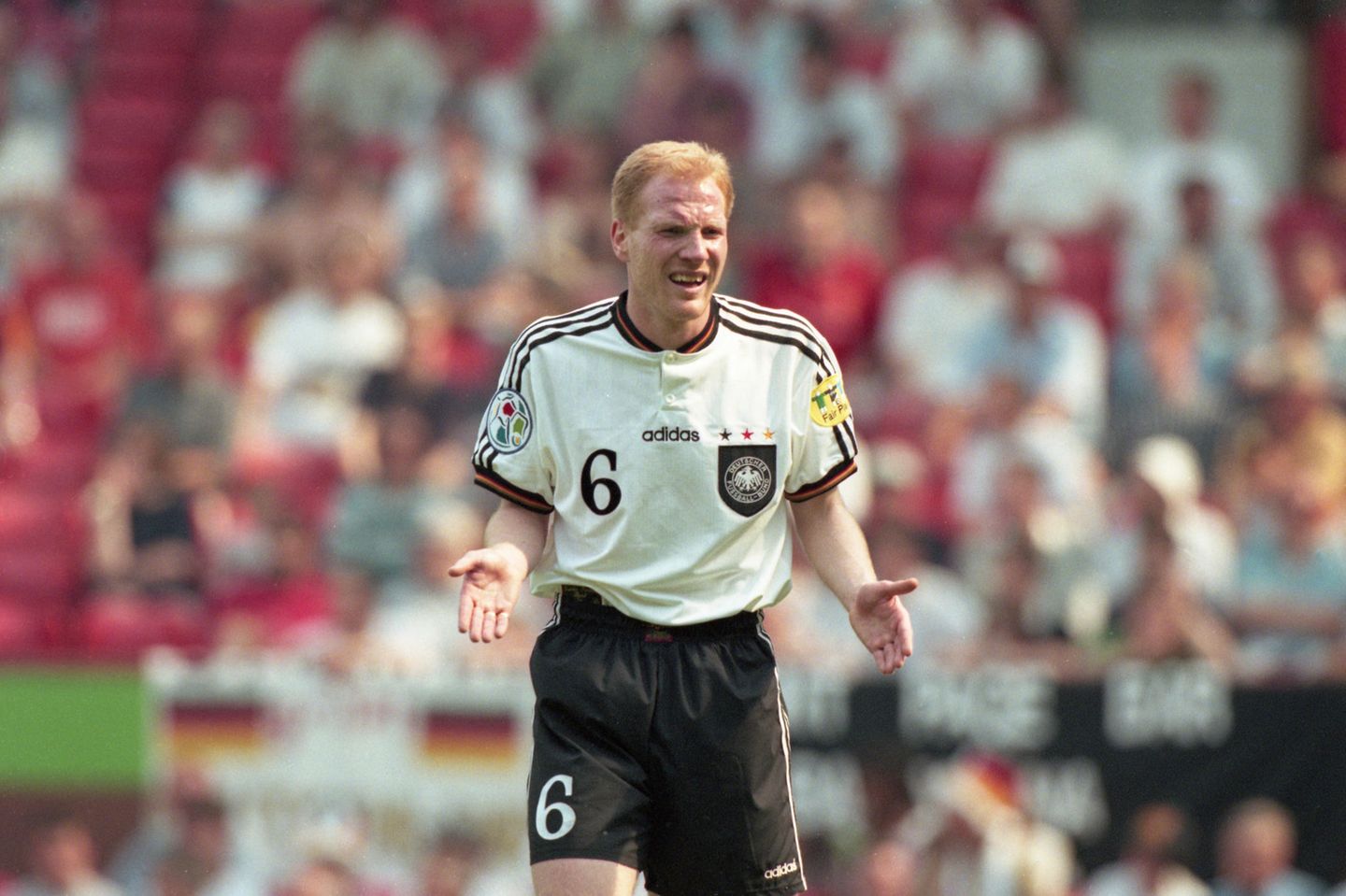 Ob früher alles besser war, mögen andere beurteilen. Doch zweifellos herrschte im Fußball damals ein rauerer Umgangston als heute. Doch selbst für die damalige Zeit stach Matthias Sammer mit seinem Hang zu klaren Worten heraus, wofür er den Spitznamen "Motzki" verpasst bekam. Er selbst relativierte dieses Image später in einem Fernsehinterview: "Eigentlich war ich ganz einfach auszurechnen", sagte Sammer. "Wenn's gut war, hab ich ein bisschen  gemeckert. Wenn's schlecht war, hab ich gelobt."