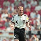 Ob früher alles besser war, mögen andere beurteilen. Doch zweifellos herrschte im Fußball damals ein rauerer Umgangston als heute. Doch selbst für die damalige Zeit stach Matthias Sammer mit seinem Hang zu klaren Worten heraus, wofür er den Spitznamen "Motzki" verpasst bekam. Er selbst relativierte dieses Image später in einem Fernsehinterview: "Eigentlich war ich ganz einfach auszurechnen", sagte Sammer. "Wenn's gut war, hab ich ein bisschen  gemeckert. Wenn's schlecht war, hab ich gelobt."