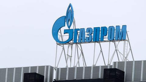 Das Gazprom-Logo ist auf einer Niederlassung des russischen Staatskonzerns in St. Petersburg zu sehen