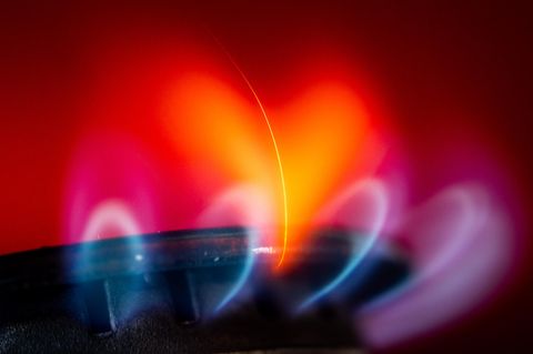 Für Gas- und Fernwärme-Kunden drohen hohe Kosten. Die Gaspreisbremse und Fernwärme-Bremse der Bundesregierung sollen diese deutlich senken.