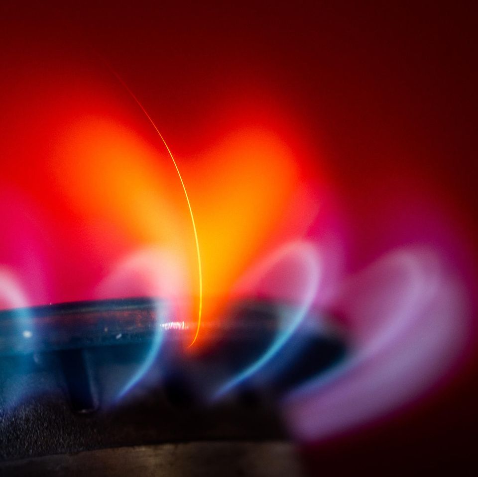 Für Gas- und Fernwärme-Kunden drohen hohe Kosten. Die Gaspreisbremse und Fernwärme-Bremse der Bundesregierung sollen diese deutlich senken.