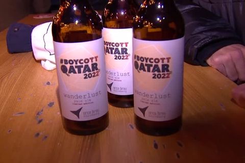 Video: Mit Freibier gegen WM in Katar
