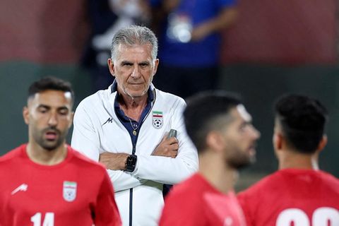 Voll fokussiert: Trainer Carlos Queiroz und das Team des Iran vor dem Spiel gegen die USA
