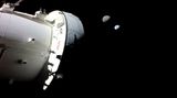 Weltraum. Ein Blick auf Mond und Erde von der "Orion-Kapsel" der US-Raumfahrtbehörde Nasa. Vor rund zwei Wochen ist eine Rakete für die Mondmission "Artemis 1" ins All aufgebrochen. Mit 431.194 Kilometern hat sie ihren entferntesten Punkt von der Erde erreicht.