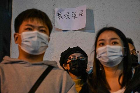 "Ich habe nichts gesagt" steht auf einem weißen Papier bei den Protesten in Shanghai