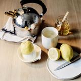 Hausmittel: Heiße Zitrone gegen Erkältung