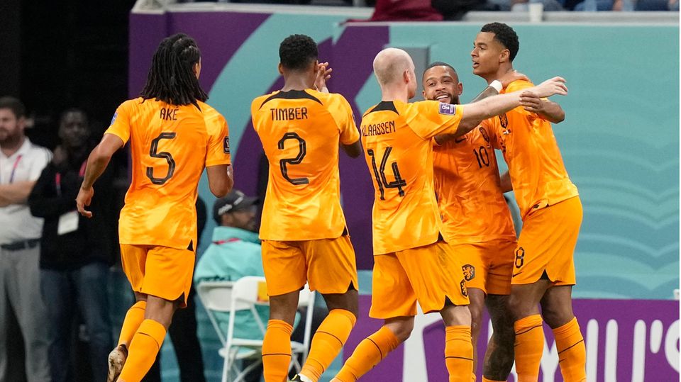 Die Niederlande besiegen Katar mit 2:0 und stehen im WM-Achtelfinale