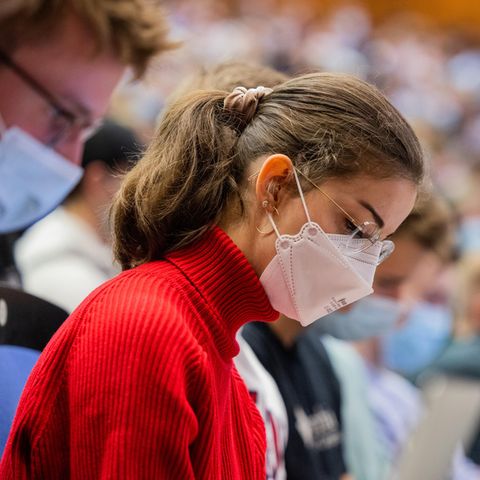 studentin im Hörsaal
