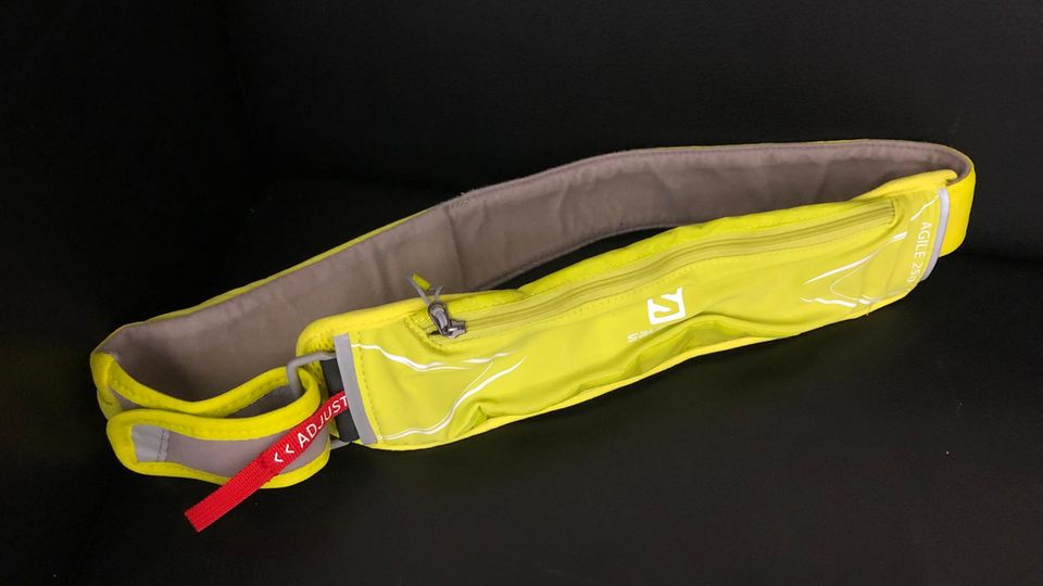 Five running belts in the test: The Agile250 from Salomon