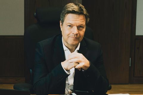 Wirtschaftsminister: "Natürlich verliert man Unbedarftheit und Unbeschwertheit" – wie Robert Habeck auf das Jahr 2022 zurückblickt