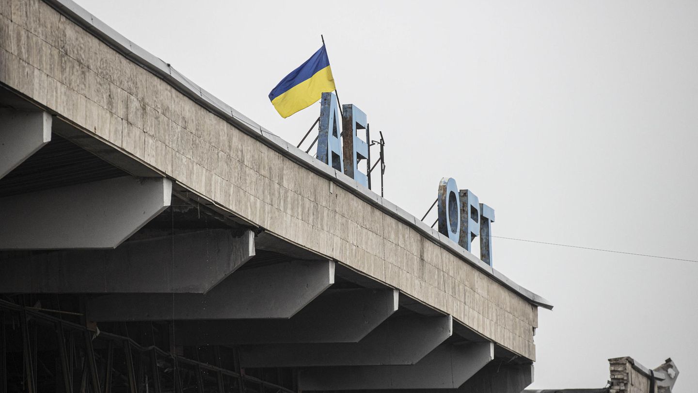 Ukraine: How the economy stays afloat during war