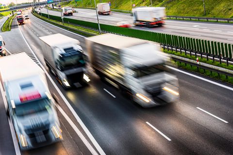 Nordrhein-Westfalen: Geisterfahrer auf der Autobahn - Lkw-Fahrer reagiert blitzschnell