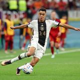 Jamal Musiala  Note: 2,5  Hatte sofort den ersten Abschluss aus der der Distanz. Trug den Ball energisch vor dem Führungstreffer nach vorne und setzte Raum ein, der die Flanke für Gnabry servierte. Sein Dribblings sind ein Genuss für die Zuschauer und eine Gefahr für den Gegner, hatte beim Pfostenschuss in der zweiten Hälfte viel Pech und kämpfte am Ende verzweifelt. Verlor aber auch leichtfertig den Ball vor dem ersten Gegentreffer.