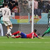 Neue Hoffnung  Fünf Minuten vor dem Ende schnürt Kai Havertz den Doppelpack und bringt Deutschland wieder in Front. Allerdings: Deutschland ist weiter auf spanische Schützenhilfe angewiesen, denn der Weltmeister von 2010 liegt weiter zurück.
