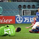 Gonda zerstört die deutschen Träume  Fast die komplette zweite Halbzeit war nichts zu sehen vom spanischen Team – bis zur 90. Minute. Dani Olmo wird im Strafraum freigespielt und hat die große Chance auf den Ausgleich. Der Leipziger aber scheitert an Japans Torhüter Shuichi Gonda. Es ist die letzte Chance der Spanier, die als Gruppenzweiter ins Achtelfinale einziehen.