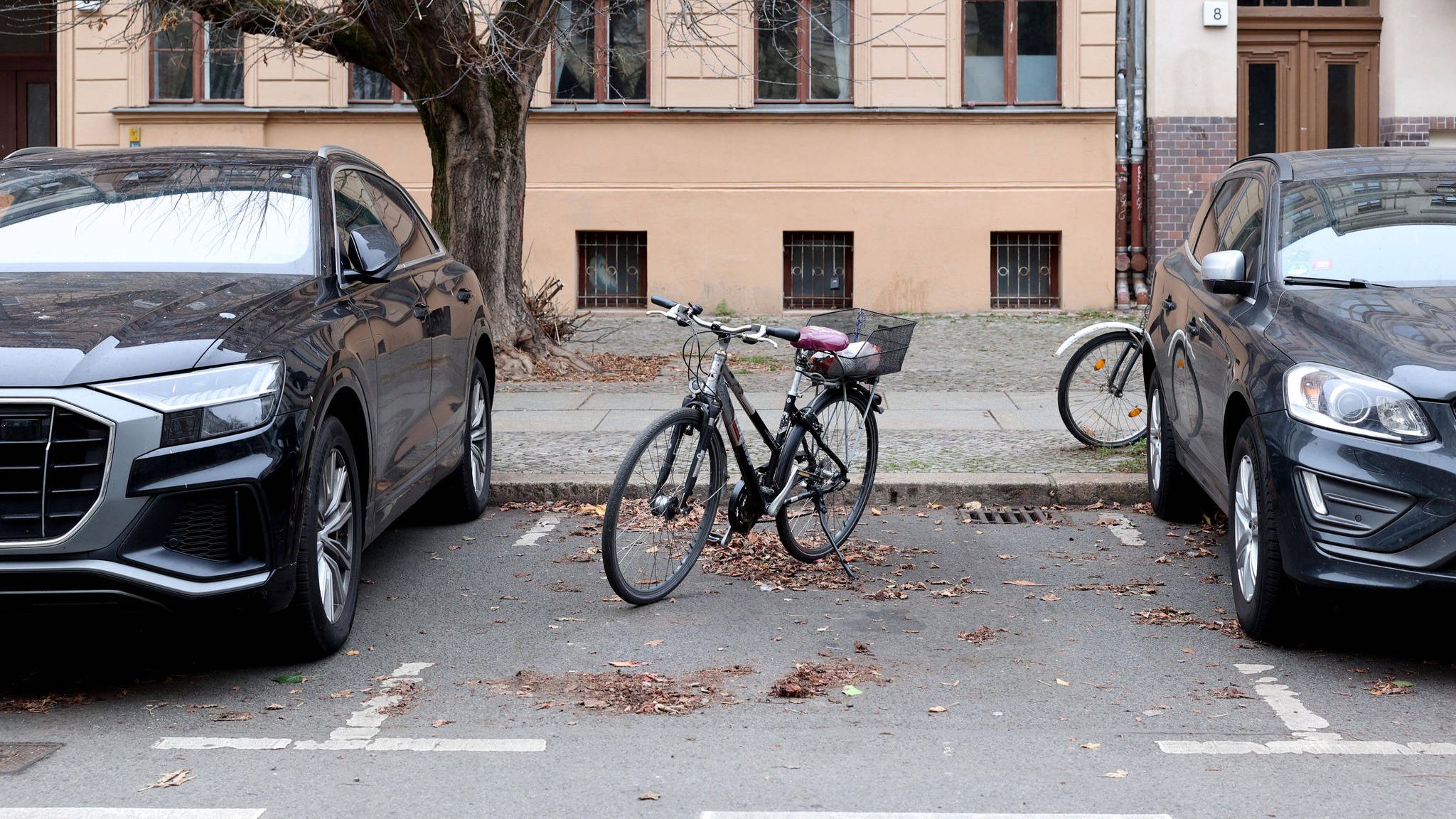 E-Roller und Fahrräder dürfen ab Januar gratis auf Autoparkplätzen stehen