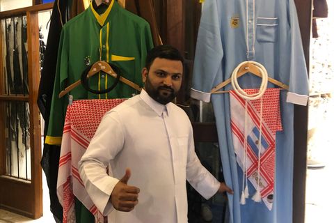 Thawb-Verkäufer Mujeeb Khan: Das Modell Brasilien, links, verkauft sich am besten
