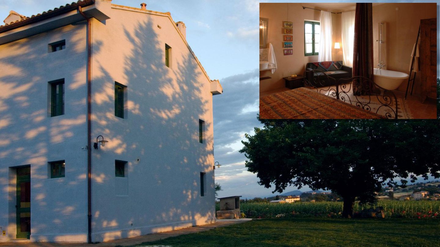 Unterkünfte in der Toskana: Casa Azzurra in Loro Piceno - Kategorie Agriturismi Als Elia Quagliola der Modewelt Adieu sagte und von Rom in die bäuerliche Kulturlandschaft der Marken zog, brachte er seine Liebe zu Farben, Stoffen und asiatischen Kulturen mit. Die Fassade des zweistöckigen, nach baubiologischen Kriterien renovierten Bauernhauses ließ der ehemalige Designer zartblau tünchen, „damit es sich mit dem Himmel verbindet“. In den Gästezimmern erinnern chinesische Schränke und japanische Kampferholz-Truhen an ferne Länder; freistehende Löwenfuß-Wannen verbergen sich hinter lässig über Vorhangstangen geworfenen Stoffbahnen. In diesem freundlichen Ambiente stellt sich Erholung wie von selbst ein; wenn nicht, hilft das hübsche kleine Spa weiter. Zum Frühstück gibt es hausgemachtes Vollkornbrot aus dem Holzofen, frischen Ricotta, feinsten Honig, eine reiche Teeauswahl - und Elias legendäre Rühreier. Casa Azzurra in Loro Piceno - Kategorie Agriturismi Als Elia Quagliola der Modewelt Adieu sagte und von Rom in die bäuerliche Kulturlandschaft der Marken zog, brachte er seine Liebe zu Farben, Stoffen und asiatischen Kulturen mit. Die Fassade des zweistöckigen, nach baubiologischen Kriterien renovierten Bauernhauses ließ der ehemalige Designer zartblau tünchen, „damit es sich mit dem Himmel verbindet“. In den Gästezimmern erinnern chinesische Schränke und japanische Kampferholz-Truhen an ferne Länder; freistehende Löwenfuß-Wannen verbergen sich hinter lässig über Vorhangstangen geworfenen Stoffbahnen. In diesem freundlichen Ambiente stellt sich Erholung wie von selbst ein; wenn nicht, hilft das hübsche kleine Spa weiter. Zum Frühstück gibt es hausgemachtes Vollkornbrot aus dem Holzofen, frischen Ricotta, feinsten Honig, eine reiche Teeauswahl - und Elias legendäre Rühreier.