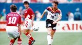 WM 1994: Die Mannschaft von Bundestrainer Berti Vogts will in den USA den vier Jahre zuvor in Italien gewonnenen Titel erfolgreich verteidigen. Sie scheitert im Viertelfinale an Bulgarien mit 1:2.