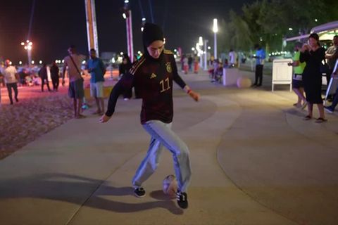 Video: Katar 2022: Freestylerin Maymi Asgari zeigt, wie es geht