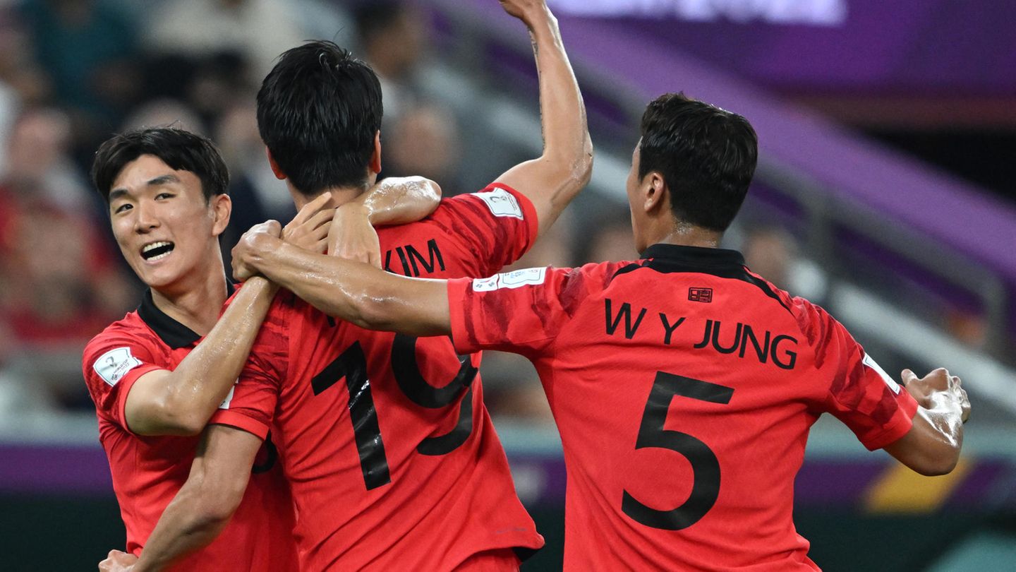Off to the eighth final: South Korea's Younggwon Kim celebrates his goal to make it 1-1 against Portugal, and in the end it's even 2-1