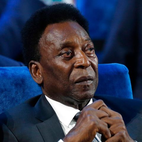 Der Brasilianer Pelé nimmt an der Auslosung der Fußball-Weltmeisterschaft 2018 im Kreml in Moskau teil
