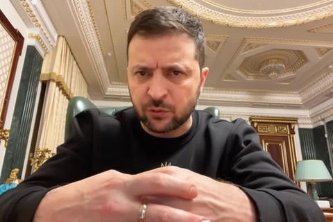 Video: Selenskyj kritisiert Öl-Preisdeckel als zu hoch