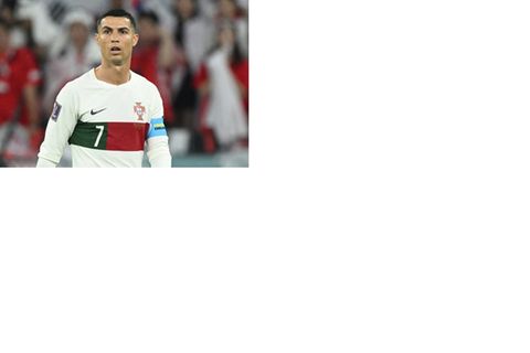 Portugals Kapitän Cristiano Ronaldo verfolgt das Spielgeschehen