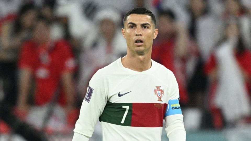 Portugals Kapitän Cristiano Ronaldo verfolgt das Spielgeschehen