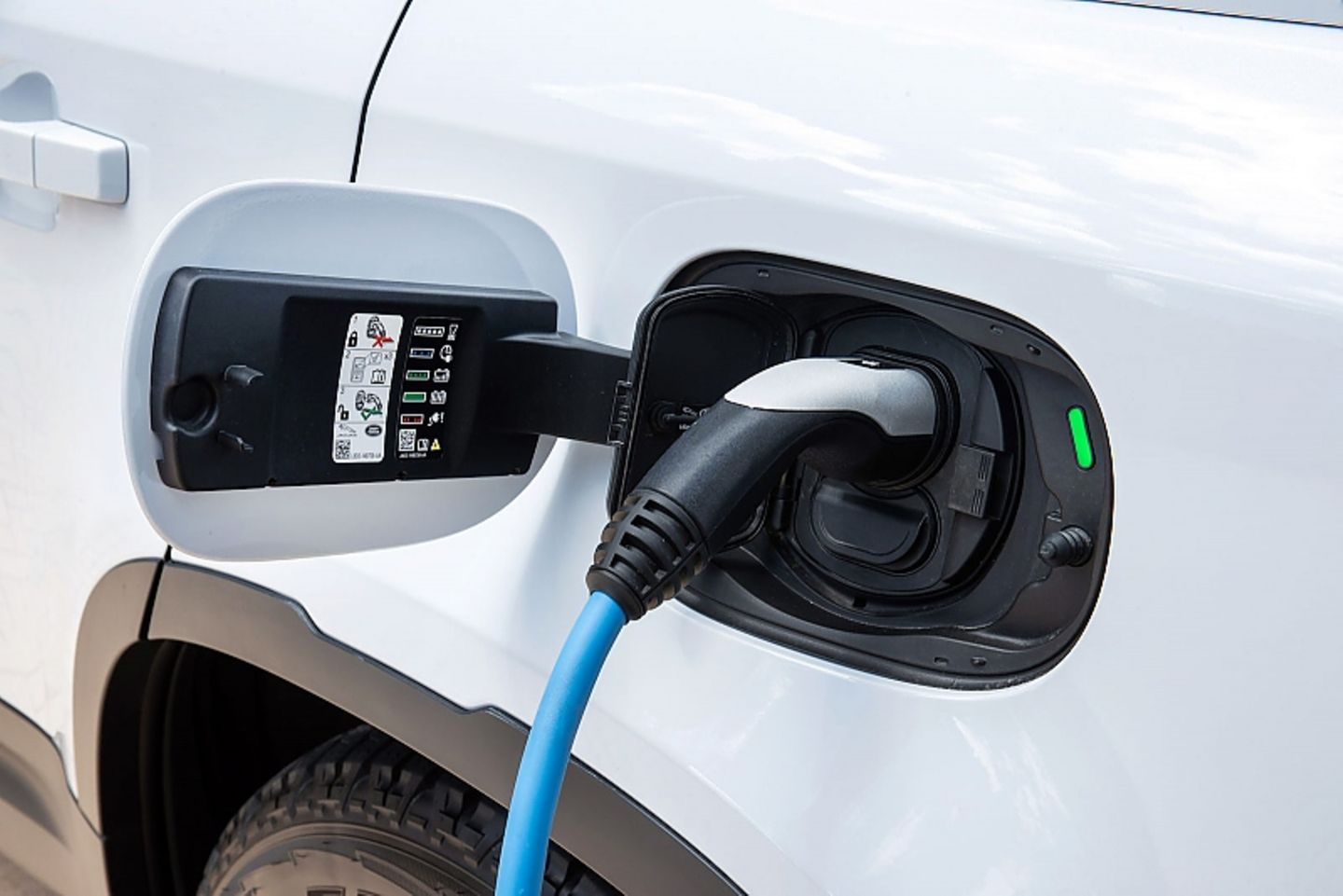 Land_Rover_Defender_PHEV