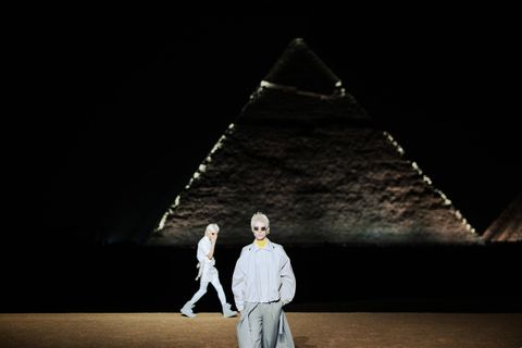 Dior-Models vor den Pyramiden von Gizeh in Kairo