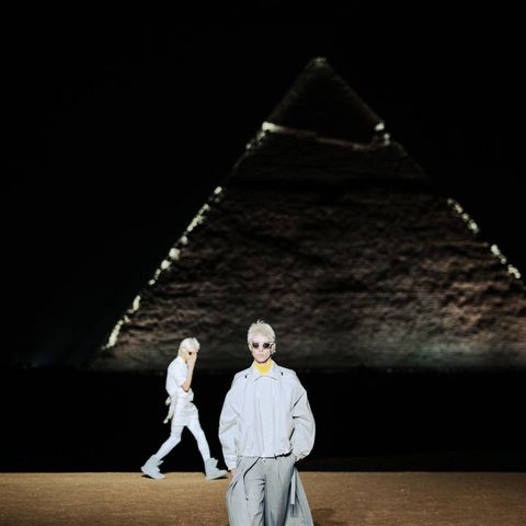 Dior-Models vor den Pyramiden von Gizeh in Kairo