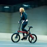 Die Lackierung in zwei Farben führt zu einem sehr dynamischen Look.