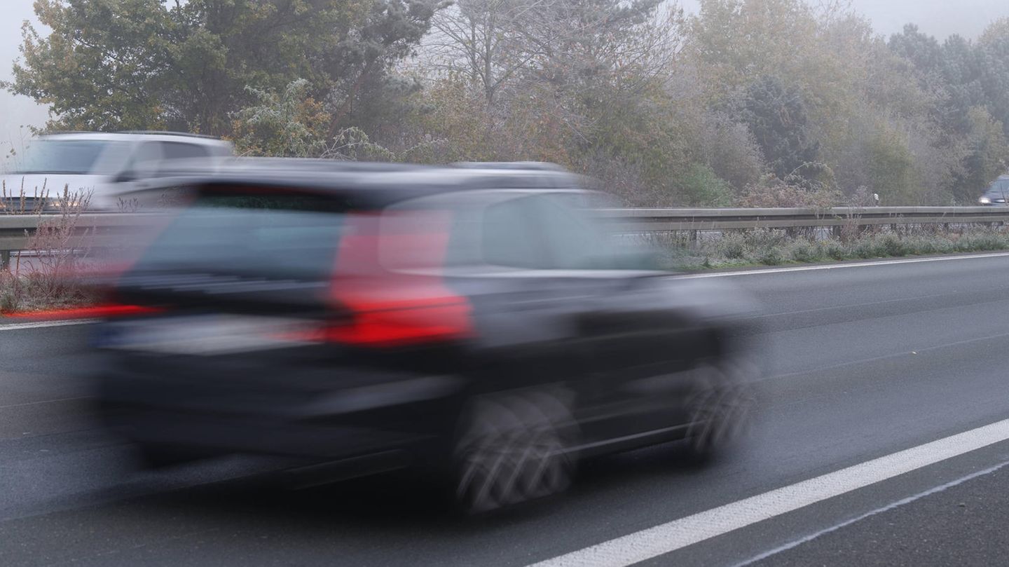 Schnell fahren: Grundsätzlich erlaubt, bei zu schnellem Fahren ist in Österreich allerdings das Auto in Gefahr.